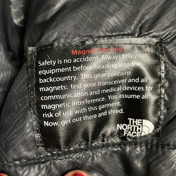 The northface longer body belted hooded ski jacket in excellent condition - Picture 14 of 15